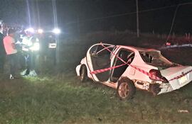 Joven de 20 años quien iba de acompañante falleció, al embestir el automóvil por una columna de cemento.