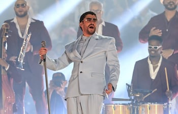 Fotografía de archivo del 22 de agosto de 2026 que muestra al cantante puertorriqueño Bad Bunny durante un concierto de su gira internacional 'Debí tirar más fotos', en San Juan (Puerto Rico). Bad Bunny ganó su primer Emmy en la noche de este sábado gracias al espectáculo de medio tiempo del Super Bowl.