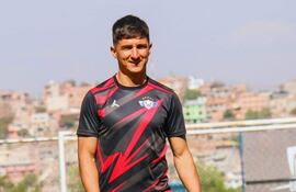 Alex Albino Cáceres Méndez (01/02/1996), futbolista paraguayo del Wilstermann de Bolivia.