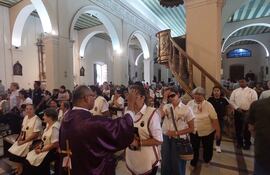 La Iglesia Católica invita a los fieles a renovar su fe en el inicio de la Cuaresma y a prácticar la oración, el ayuno y la caridad.