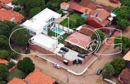 Una vista aérea de la mansión de Orlando Arévalo.