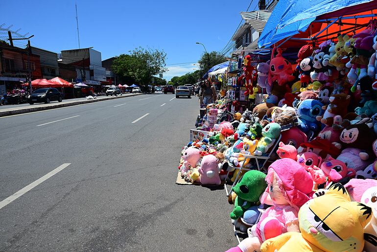 Distintos tipos de juguetes se encuentran por las calles del país. 