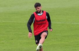 Omar Federico Alderete Fernández (28 años), zaguero central paraguayo que milita en Sunderland de la Premier League de Inglaterra.