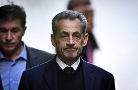 . El expresidente francés Nicolas Sarkozy publicará el próximo 10 de diciembre un libro sobre sus vivencias durante las tres semanas en las que estuvo encarcelado-}.