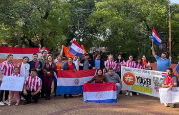 Así comenzaban a juntarse las persona en la Plaza Italia antes de salir a marchar en favor de Miguel Prieto.
