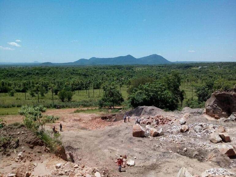 El intendente Juan Aurelio Bobadilla Sánchez se comprometió a conservar el Cerro Bogarín.