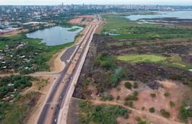 Así quedó el banco San Miguel en la Costanera de Asunción luego del incendio.