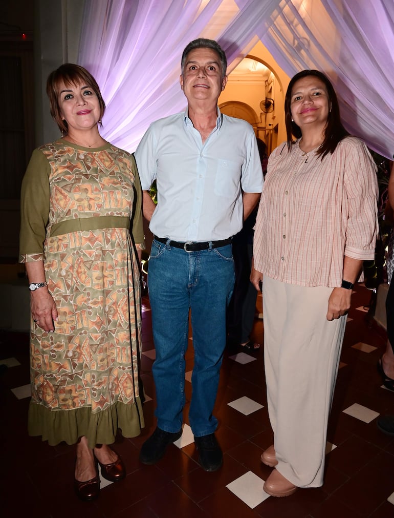 Ester Cantero De Duarte, Juan Gorostiaga y Luz Kamm.