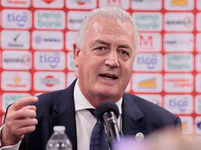 El argentino Gustavo Alfaro, seleccionador de Paraguay, en la conferencia de prensa posterior a la victoria de la selección paraguaya en un partido frente a Colombia por la Fecha FIFA en el estadio Sports Illustrated, en RB New Jersey, Estados Unidos.