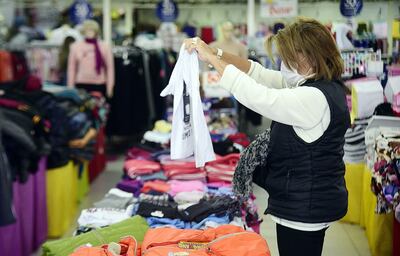 Las prendas abrigadas para bebés y niños  son los productos que más se venden en los primeros días en que el Ministerio de Salud permite la reactivación del comercio en el país.