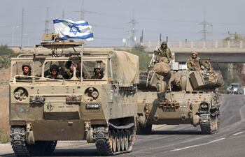 Un mes de guerra entre Israel y Hamás ha dejado más de 11.000 muertos -casi 10.000 en Gaza-, 241 rehenes y miles de soldados israelíes que avanzan por tierra dentro de la Franja, cuya población sufre una catástrofe humanitaria sin precedentes y donde no parece haber un final a la vista.