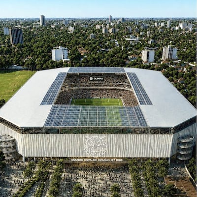 La revista de arquitectura Dezeen publicó este mes esta maqueta del estadio mundialista de Olimpia que difiere a la original, que presentada una fachada de líneas ondeadas. La actual cuenta con una estructura cuadrada, con las tribunas cubiertas con techo plano.