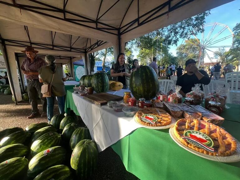 Las ferias ofrecen frutas frescas y una amplia variedad de artículos.