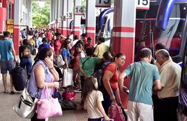 Se espera un gran movimiento de pasajeros en la Terminal de Ómnibus de Asunción.
