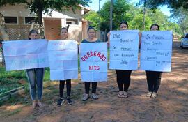 Padres de la Escuela “San Juan Bautista”, ubicada en la compañía Peguajó de la ciudad de Itá piden kit escolar y muebles chinos.