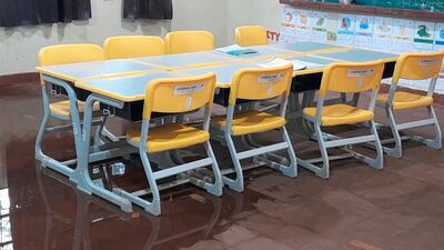 Escuela Básica Nº 1507 “San Luis Gonzaga”. Aulas con charcos de agua por filtración del techo durante lluvias.