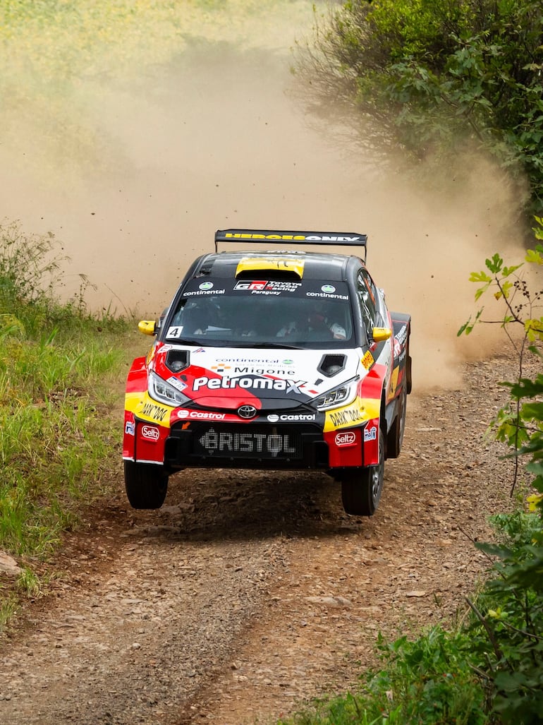 Gustavo Saba, a bordo de su Toyota GR Yaris Rally2, pudo testar su auto de manera privada preparándose para la competencia.