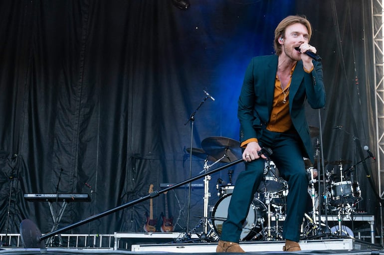 El cantautor estadounidense Finneas se presentará como artista invitado.