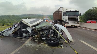 Asi quedó el automóvil donde murieron  dos personas esta mañana en el kilometro 59 de la ruta PY02.