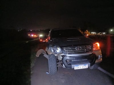 Así quedó el vehículo que embistió por el transeúnte.