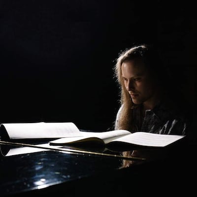 Michael Collins presentará “Nocturnos de neón”, un encuentro entre la música clásica y el rock