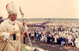 Juan Pablo II cuando visitó Villarrica del Espíritu Santo.
