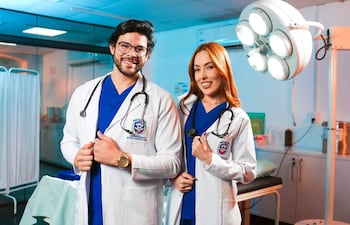 Desde el primer semestre, los futuros médicos formados en la Universidad Interamericana desarrollan competencias clínicas en entornos seguros y controlados.