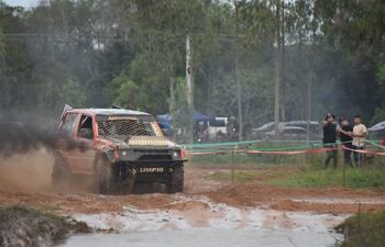 Carlos y Benjamín Rojas, con la Mitusbishi Montero, ganaron la general y la TT4L en Itá. (Fotos, gentileza de Mohandas Sánchez).
