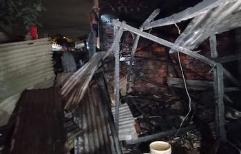Incendio en vivienda precaria deja en la calle a hombre de 69 años
