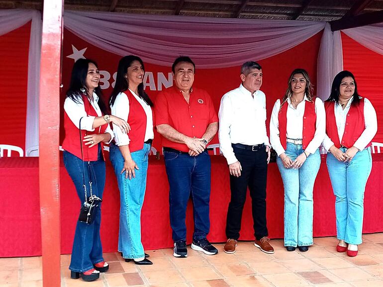 Carapeguá: Funcionarios Públicos dejan sus puestos para celebrar aniversario de la ANR