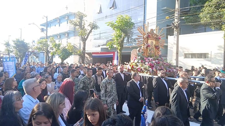 Pedro Juan Caballero: con multitudinaria procesión, rinden homenaje a Perpetuo Socorro - Nacionales