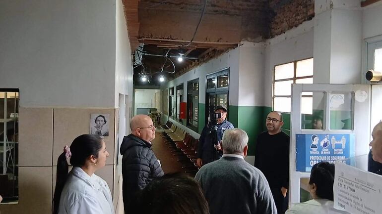 Presidente del IPS constató abandono de unidad sanitaria en Independencia y promete investigar obra paralizada hace cinco años.