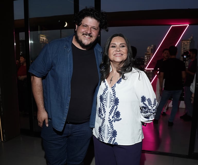 Juanjo Ferreira y Lizza Bogado.