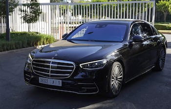 El vehículo que transporta al presidente de la FIFA, Gianni Infantino, abandona el complejo Mohammed VI de Salé, cerca de Rabat, sede de la reunión.