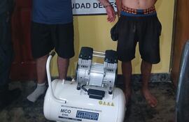 Los detenidos con el compresor hurtado del local de los Hermanos Capuchinos.