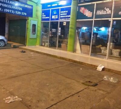 El asalto ocurrió en la vereda de un local comercial ubicado sobre la avenida San José.