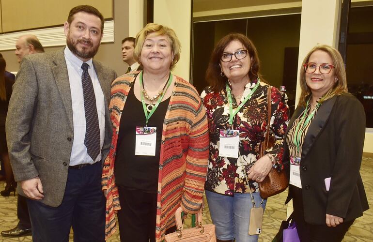 Fabio Gutiérrez, Ana María Soilan, Ana López, y Olga Franco.