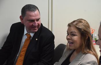 Javier Zacarías Irún y Sandra McLeod.