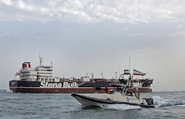 Por el estrecho de Ormuz –en el Golfo Pérsico– cruza una quinta parte del comercio mundial del crudo.