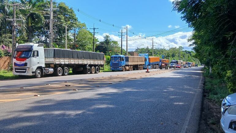 Camioneros del Guairá buscan ampliar su movilización mientras esperan respuesta de Dinatran
