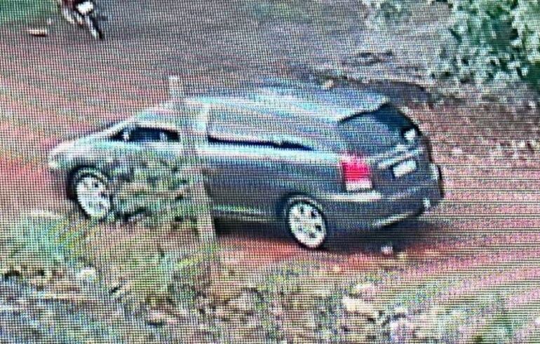 El automóvil utilizado por los asaltantes para trasladar las mercaderías.