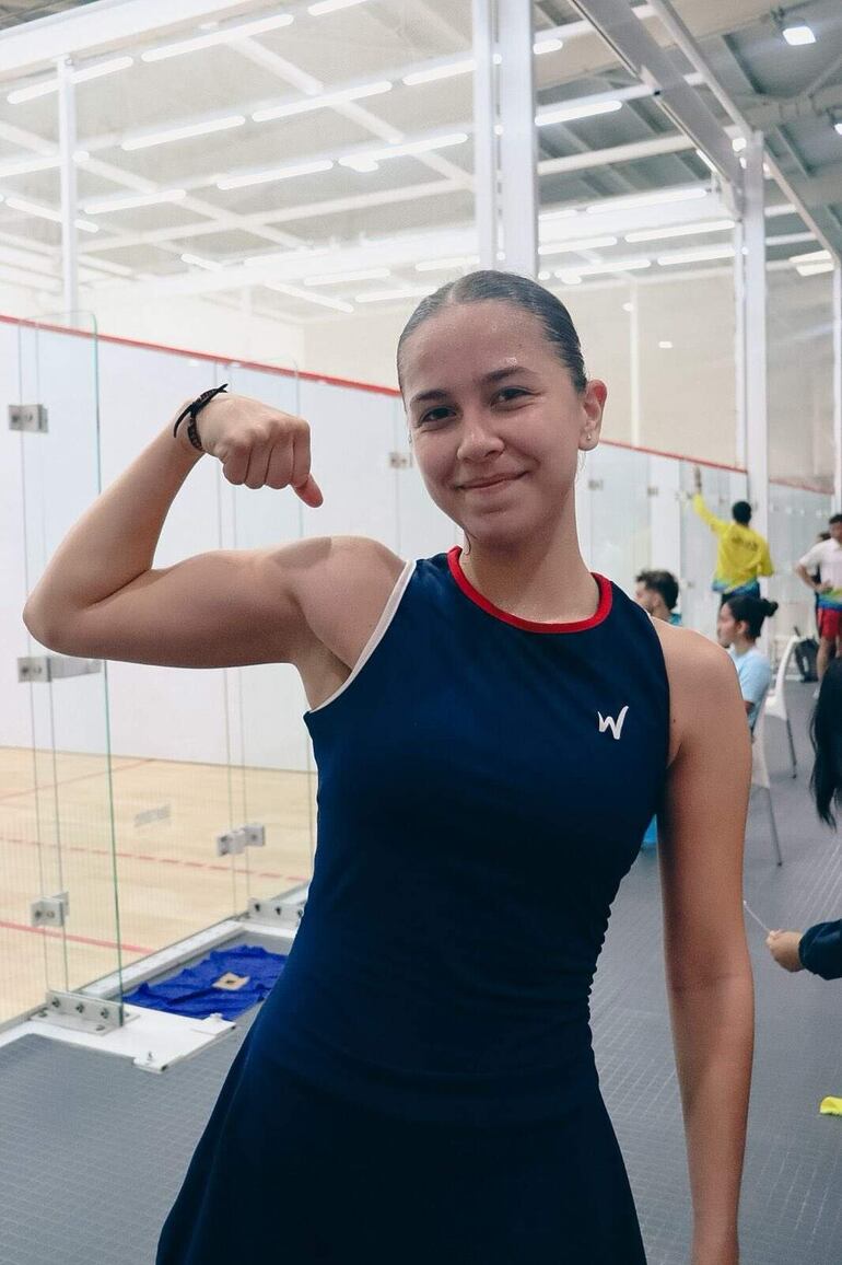 Ana Nicole Krauch (16 años) debutó con triunfo en el squash.