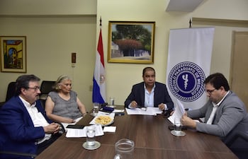 Reunión de miembros del Círculo Paraguayo de Médicos.