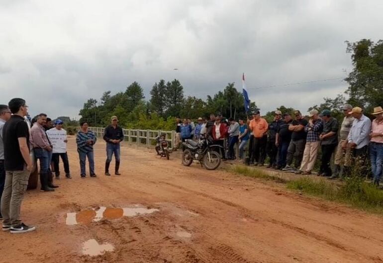 Movilización de ciudadanos indignados de Pilar e Isla Umbú.