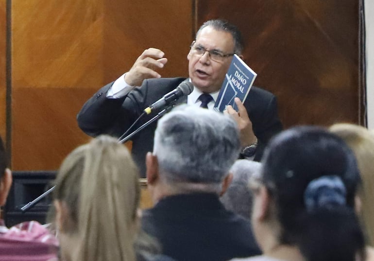 Prof. Dr. Isabelino Galeano fue uno de los oradores.