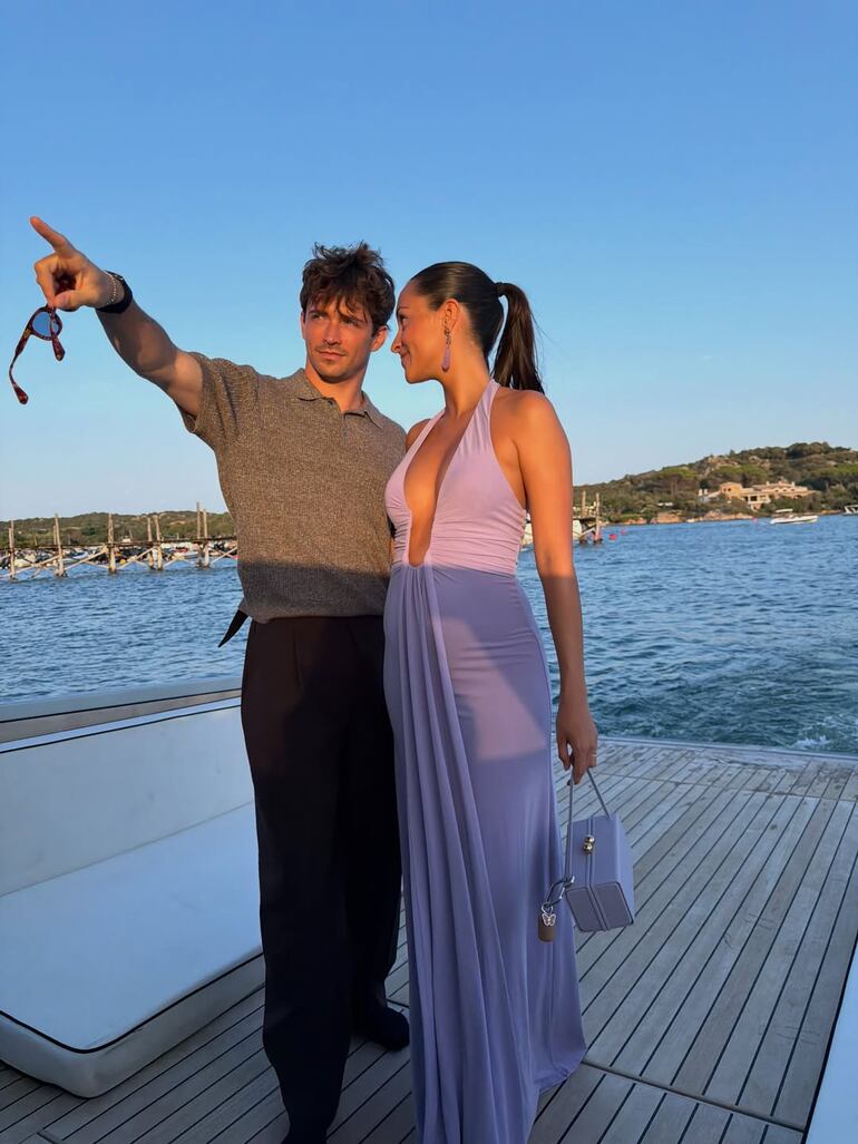 Postal compartida por Charles Leclerc donde se nota perfectamente que el bebé, fruto de su amor con Alexandra Saint Mleux, está en camino. (Instagram/Charles Leclerc)