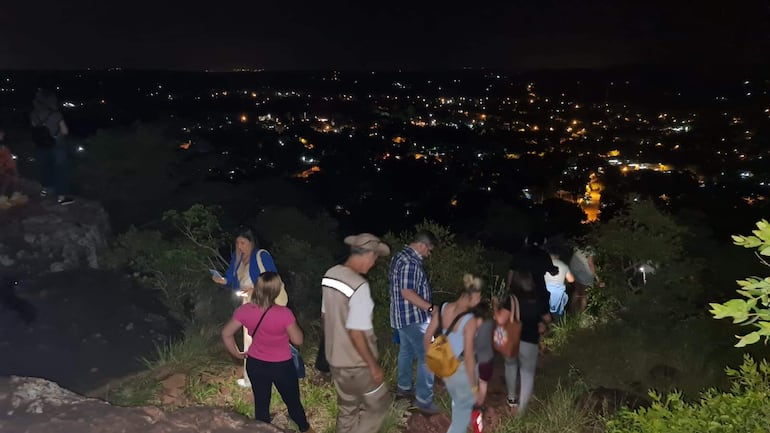 Los guías acompañarán a los turistas en el recorrido nocturno.
