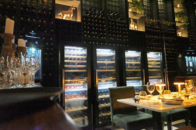 La gastronomía asciende a nuevas alturas en el piso 27 del Petra Tower, con Kessel Sky Bar.