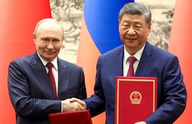 El presidente ruso Vladimir Putin (a la izquierda) y su homólogo chino Xi Jinping, este miércoles en Pekín.