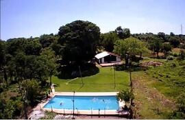 La Asociación de la Dirección Nacional de Correos del Paraguay (DINACOPA) pone en venta su sede social, ubicada en Itauguá, para cubrir deudas con una financiera que llegó a embargar los salarios de los funcionarios.